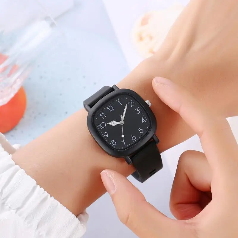 Fashion Women's Quartz Watch with Silicone Strap